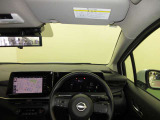 ドライバー目線で、使いやすく安全操作性と良好な視界を実現した運転席です。
