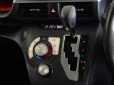 車内を快適に、オートエアコンを装備しています。