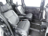 ゆとりある広々とした車内空間は、ドライブを始め買い物やレジャーなど、幅広く活躍します。一人でもみんなとでもお出かけを楽しみましょう!