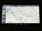 スムーズな目的地設定で、どこへでも快適なドライブを楽しめます。道に迷う心配なく、新しい場所への探検も気軽にできる頼れる相棒です。