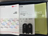 スマートキーは鍵をバッグに入れたままでもドアロックの開閉やエンジンのON・OFFができます。夜間や雨の日も鍵を探さなくて良いので便利です。