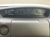 視認性の高いメーターで、運転状況をしっかり把握できます。速度や回転数、燃費など、必要な情報を一目で確認できます。