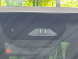 【トヨタセーフティセンス】走行中に前方の車両等を認識し、衝突しそうな時は警報とブレーキで衝突回避と被害軽減をアシスト。より安全にドライブをお楽しみいただけます。