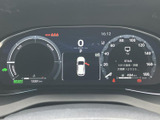 視認性の高いメーター類は、運転に必要な情報を的確に伝えます。運転席を洗練された空間に演出します。