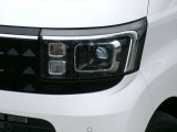ヘッドライトはLEDなのでとても明るく、広い範囲に照らしてくれます。夜間の運転の安全も高めてくれます。