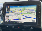 高精細な地図表示で、目的地までスムーズに案内してくれます。渋滞情報もリアルタイムで確認できるので安心です。