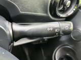 操作しやすいウインカーレバーで、安全確認をスムーズに。直感的な操作感で、運転に集中できます。灯火類の操作も容易に行えます。