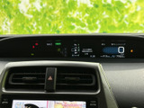 視認性の高いメーター類により、運転に必要な情報を正確に把握できます。常に運転状況を確認し、安全運転をサポートするデザインです。