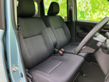 運転席からの視界は広く、運転しやすい設計です。シートの座り心地も良く、長距離運転でも疲れにくいでしょう。
