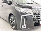 フォグランプ装着車です。暗い夜道の車両前方を明るく照らします