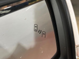 【ブラインドスポットモニター】走行中、ドアミラーの死角になりやすい箇所に後続車が接近するとサイドミラーのレンズに警告を表示!ドライバーに注意喚起をしてくれます。
