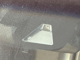 【ホンダセンシング】走行中に前方の車両等を認識し、衝突しそうな時は警報とブレーキで衝突回避と被害軽減をアシスト。より安全にドライブをお楽しみいただけます。