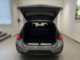 BMWではスペアタイヤが非搭載となるため、スペースは拡大されており、収納スペースとして利用可能。トランクの下にも収納スペースがあり、意外と役に立つスペースでございます。