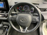 握りやすい形状で、運転操作をスムーズに。オーディオや通話機能など、便利なスイッチ類を操作可能。快適なドライビングをサポートします。