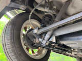 お車を安心してお乗りいただく為には、足回りの定期点検が欠かせません。サービスサポート(有償保証)では無料点検もご提供しており、安心のカーライフをお過ごしいただけるサポート体制が整っています。