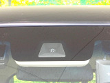 【ホンダセンシング】走行中に前方の車両等を認識し、衝突しそうな時は警報とブレーキで衝突回避と被害軽減をアシスト。より安全にドライブをお楽しみいただけます。