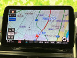見やすい地図表示で、初めての場所でも安心です。渋滞情報も確認できるので、スムーズな移動をサポートします。