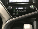 左右独立温度コントロールフルオートエアコンです。運転席、助手席それぞれで独立して温度設定ができます。冷え性の方が乗っても安心ですね♪