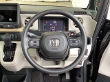 ステアリングスイッチでオーディオ各種操作が可能で、運転に集中できます。安心・安全・快適なドライブをお楽しみいただけます。