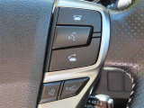 ブルートゥースに接続すれば、運転中に電話がかかってきてしまった場合もハンドルから電話を取ることができます♪とても便利な機能です。