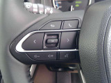 対応している機器を取付すれば運転中でも手を離さずにオーディオの操作ができる『ステアリングスイッチ』機能があります!