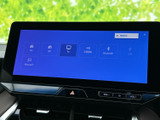 お気に入りの音楽やラジオを快適に楽しめます。様々な音源に対応し、車内空間を彩るサウンド体験を提供してくれます。