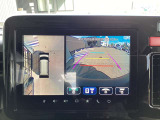 全方位カメラのフロントビュー画面です。切り替えしや駐車場から出発する際の周辺の障害物等の確認もしやすくなっております!