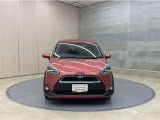 お車購入のポイントとなるフロントマスクです!シャープな目つきが印象的なデザインのヘッドランプです。