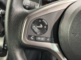 ステアリングにオーディオ操作スイッチが付いています。オーディオ画面に直接タッチしなくても操作が出来ますので、運転に集中できます。