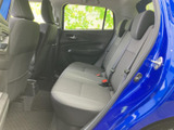 後席からの眺めも良好です。ゆったりとしたシートスペースで、リラックスした車内時間を過ごせます。快適なドライブをサポートします。
