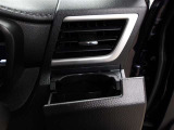 運転席のカップホルダーはエアコンの吹き出し口にありますので冷やしたり温めたりすることが出来ます☆