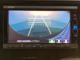 バックでの車庫入れも安心です! リアカメラが付いているバックモニター付のナビを装備しております。操作線もついており距離感も画面から確認できます。