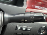 【オートライト(AUTO)】外の明るさをシステムが感知して、自動でヘッドライトが点灯します。ヘッドライトをつけ忘れを防ぐ便利機能です。