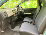 シンプルで使いやすい操作系が特徴です。運転に集中できる、整理された空間を提供します。