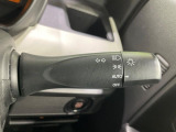 【オートライト】周りの明るさに応じて自動でヘッドライトの点灯・消灯ができる機能です!ライトの付け忘れ・消し忘れなどが無くなり、雨の日や夕方の走行も安心!トンネル通過時も便利ですね♪