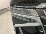 LEDヘッドライトは、点灯の瞬間から最大光量を発揮し、突然暗くなるトンネルなどでの安定感を高めます。