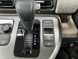 視認性の高いメーターで、運転に必要な情報を的確に把握。落ち着いたデザインが、運転に集中できる空間を演出します。