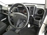 見通しのよいすっきりとした視界で、誰でも運転しやすいです。運転のしやすさは疲れにくさにも繋がりますよ♪