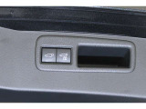 ☆電動リアゲート☆荷物で両手が塞がっていてもワンタッチボタンでリアテールゲートを自動で開閉できます。
