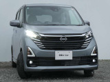 LEDヘッドライトです。ハイビームアシスト・ヘッドランプをハイビームにして走行中、前方の対向車や先行車がいたり、明るい場所を走行すると自動でロービームになります。