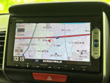 目的地までの道順を分かりやすく表示。スムーズなナビゲーションで、目的地まで迷うことなく到着できます。遠出の際も安心してお任せください。