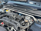 【STIタワーバー】お車の剛性を高めるタワーバーを装備。よりスムーズなコーナリング走行が可能となり、走りも楽しめます。