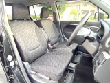 運転席シート廻りは使用感も少なく、良好な状態となっています。前オーナー様が丁寧に使っていたことがよくわかりますね。