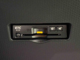 ETCカードを挿入することで高速道路を利用する際の支払いがキャッシュレスになったり、ETCスマートインターチェンジが利用できたり、とても便利なアイテムです!保証は修理保証のみとなります。