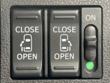 【両側パワースライドドア】スマートキーや運転席のスイッチで後席両側スライドドアの開閉が可能♪電動だから力を入れてドアを開ける必要が無く、小さなお子様でも簡単に開け閉めでき快適です♪