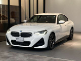 全長4.5m級のコンパクトなボディに、FRクーペらしい低いスタンスを凝縮。日常で扱いやすいサイズ感と、眺めるだけでも楽しめるスポーティなデザインを両立しています。