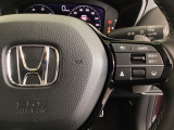 右側のステアリングスイッチはHondaセンシング系のスイッチ他にセレクターホイールを装備。スピードメーター内・マルチインフォメーション・ディスプレーの各表示が確認できます。