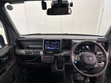見通しの良い運転席回りとなっておりますので安心して運転をして頂けます!窓が大きいので明るく開放的な室内です