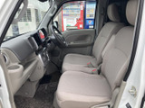 運転席からの視界は良好。操作性も考慮された配置で、運転に集中できます。