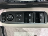 狭い駐車場で便利な電動格納ドアミラーが付いています。